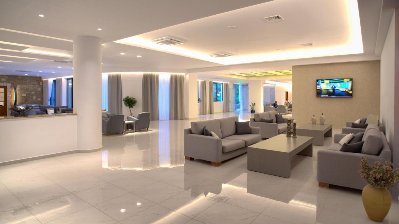 Mediterranean Beach Resort ลากานาส ภายนอก รูปภาพ