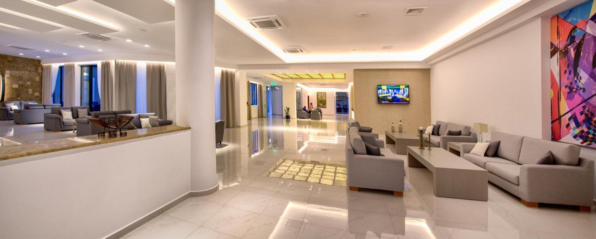 Mediterranean Beach Resort ลากานาส ภายนอก รูปภาพ