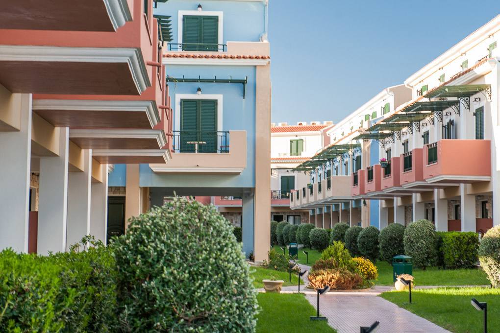 Mediterranean Beach Resort ลากานาส ภายนอก รูปภาพ