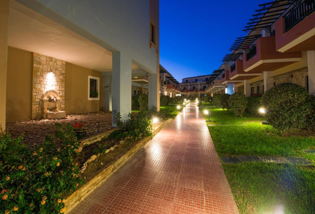 Mediterranean Beach Resort ลากานาส ภายนอก รูปภาพ
