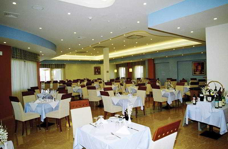 Mediterranean Beach Resort ลากานาส ภายนอก รูปภาพ
