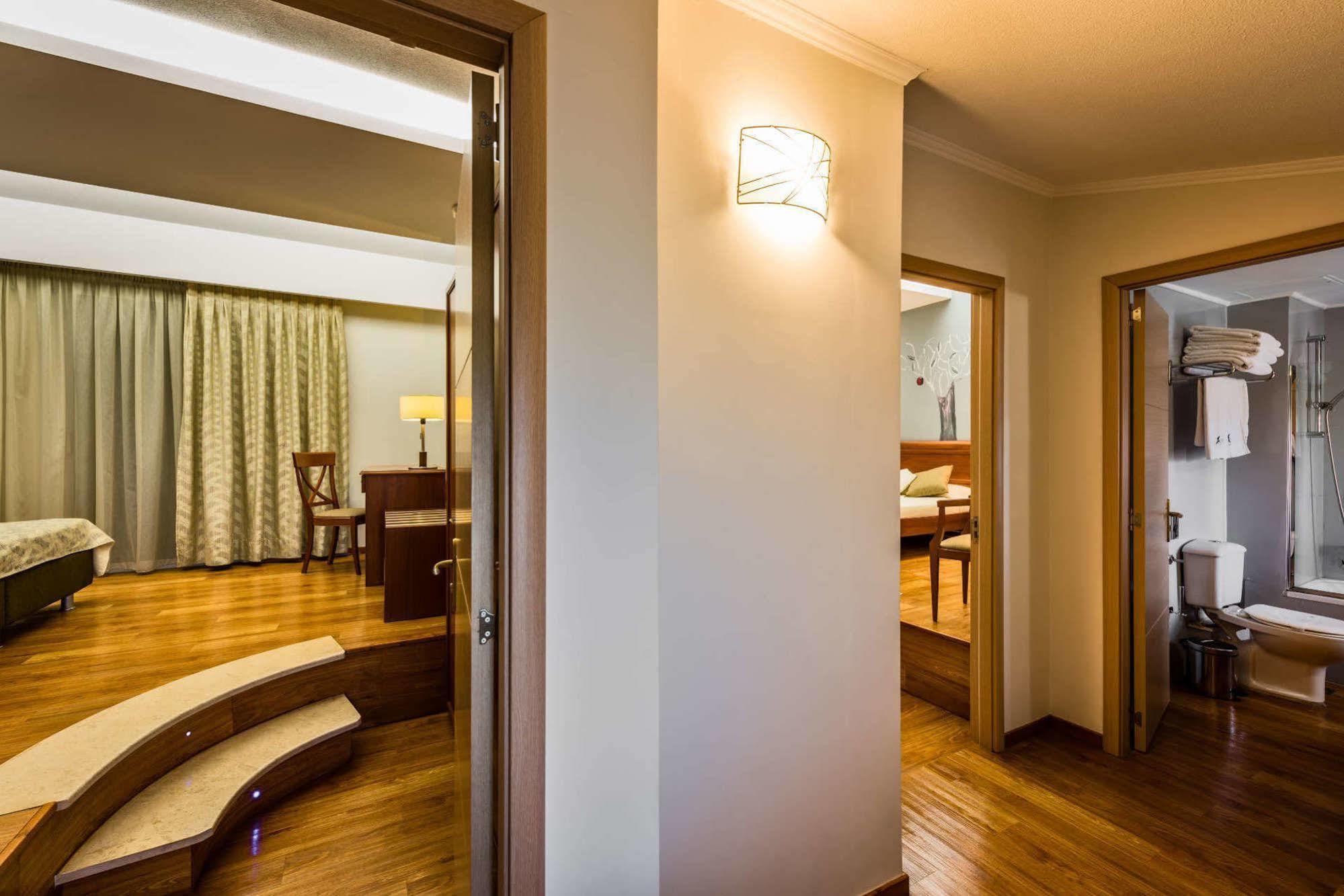 Mediterranean Beach Resort ลากานาส ภายนอก รูปภาพ