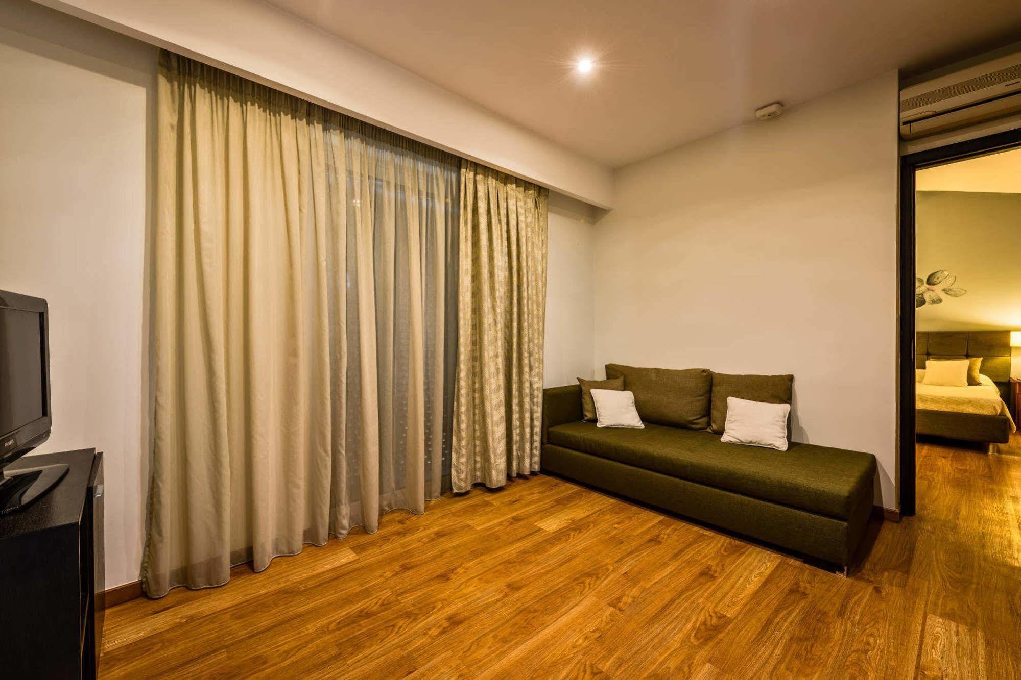 Mediterranean Beach Resort ลากานาส ภายนอก รูปภาพ