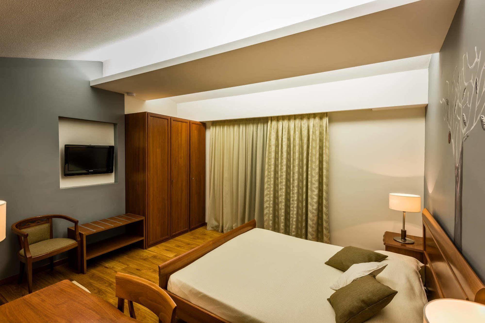 Mediterranean Beach Resort ลากานาส ภายนอก รูปภาพ