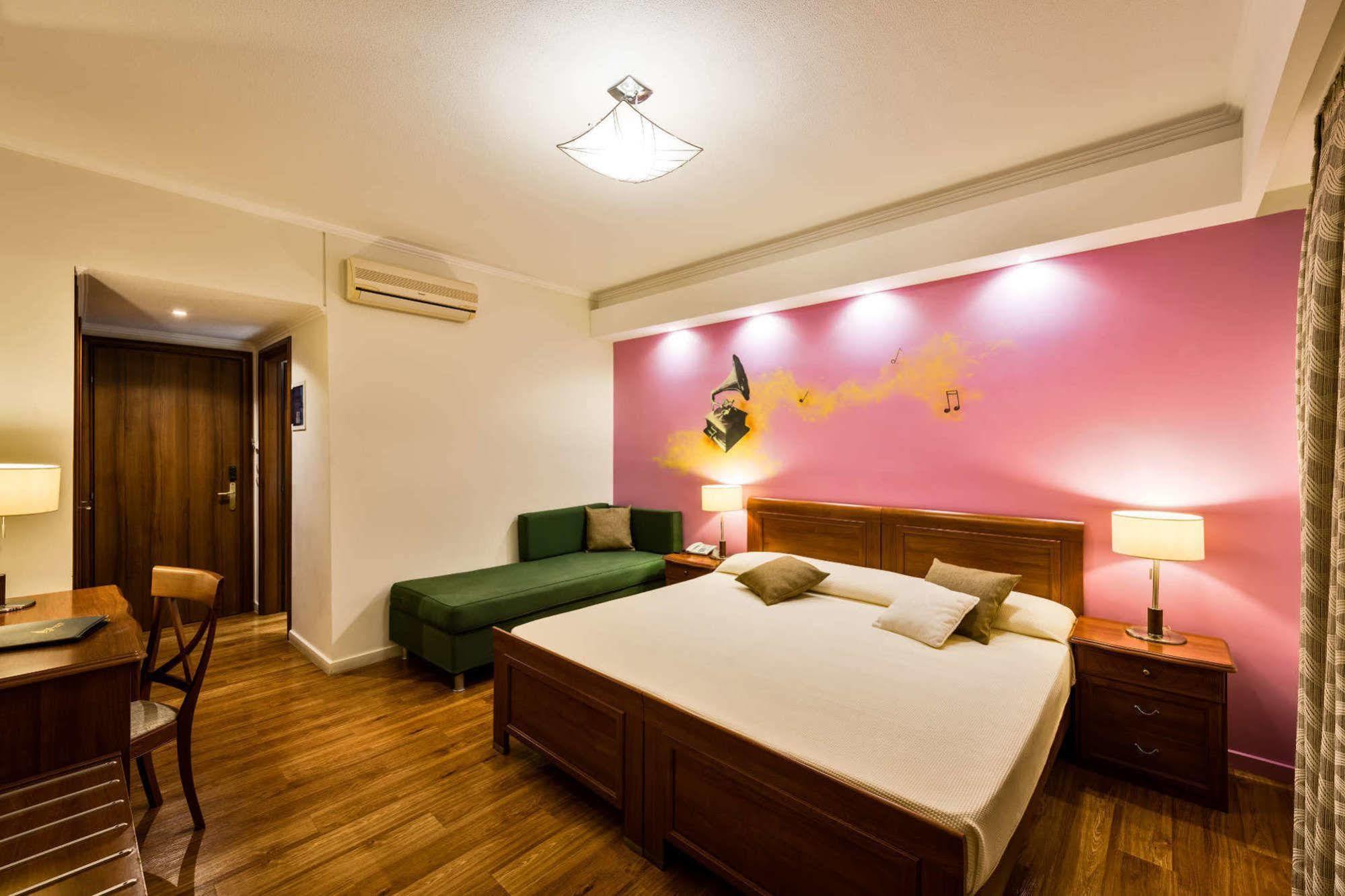 Mediterranean Beach Resort ลากานาส ภายนอก รูปภาพ